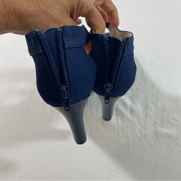 Life Stride Heels Navy Blue Giovanna 2 shoes women’s 7.5 back Zip Cut out Pumps - Picture 4 of 8